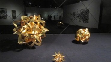 Galaxy K - Wang Kaifang. Aço inoxidável folheado a ouro 24k.