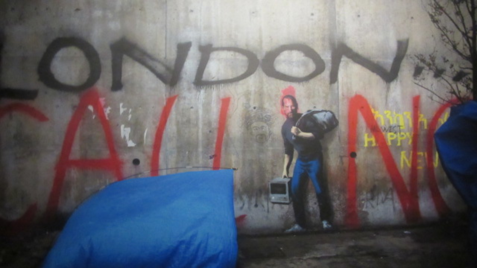 Steve Jobs. Nesta obra Banksy coloca Steve Jobs num campo de refugiados em uma série.