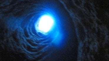 Foto por Mari Weigert. Fundo de um poço utilizado pelos cristãos que viviam no subterrâneos da Capadócia.